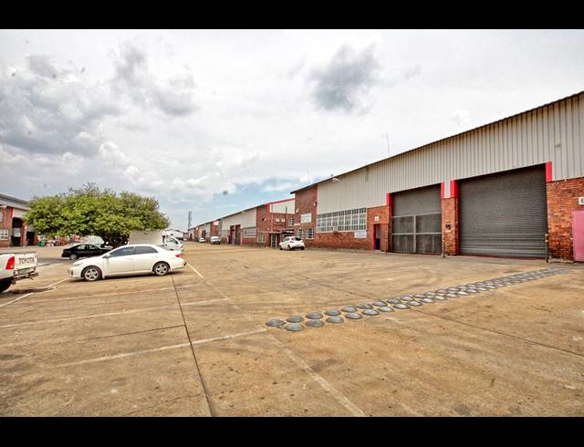 710.50M² WAREHOUSE TO LET IN ROBERTVILLE